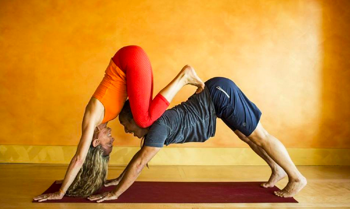 Rodney Yee and his wife Colleen both practice and teach yoga. (Photo: yeeyoga.com)